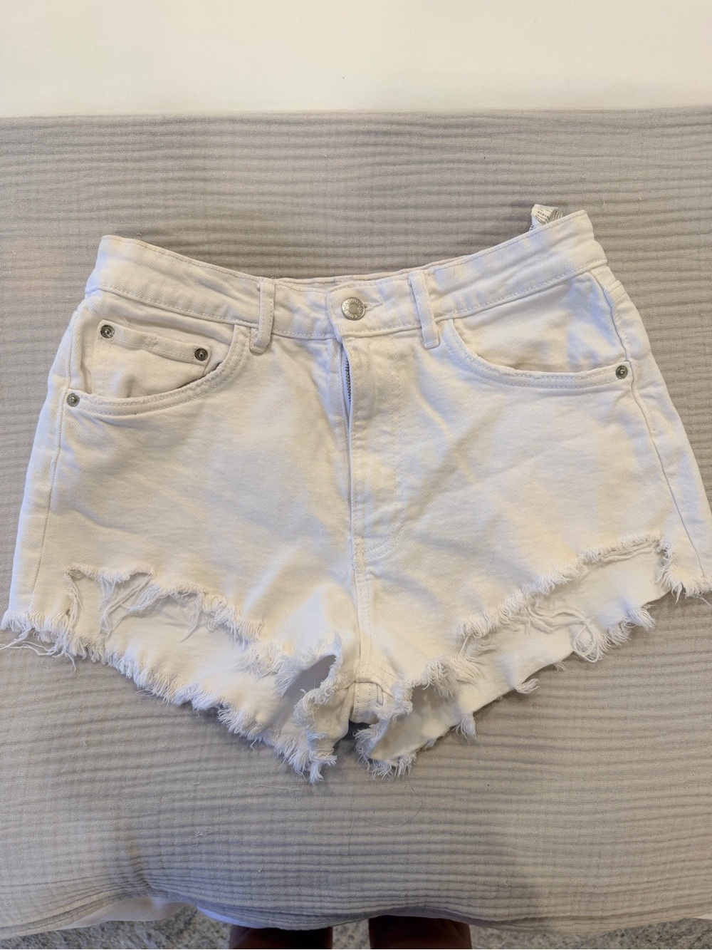 Zara White Frayed Hem Denim Shorts